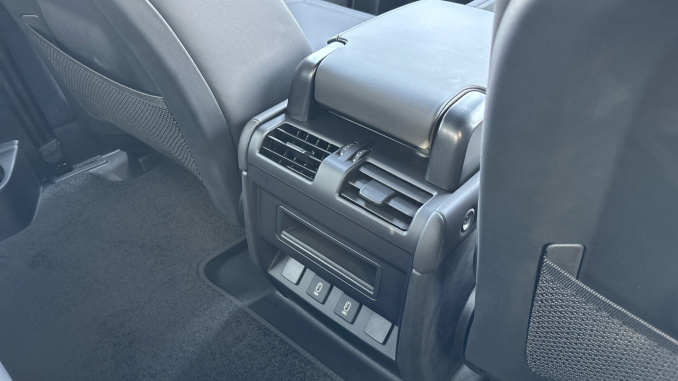 Land Rover Defender 3.0 D350 X-Dynamic HSE 90 3dr Auto Diesel Estate - Image 18